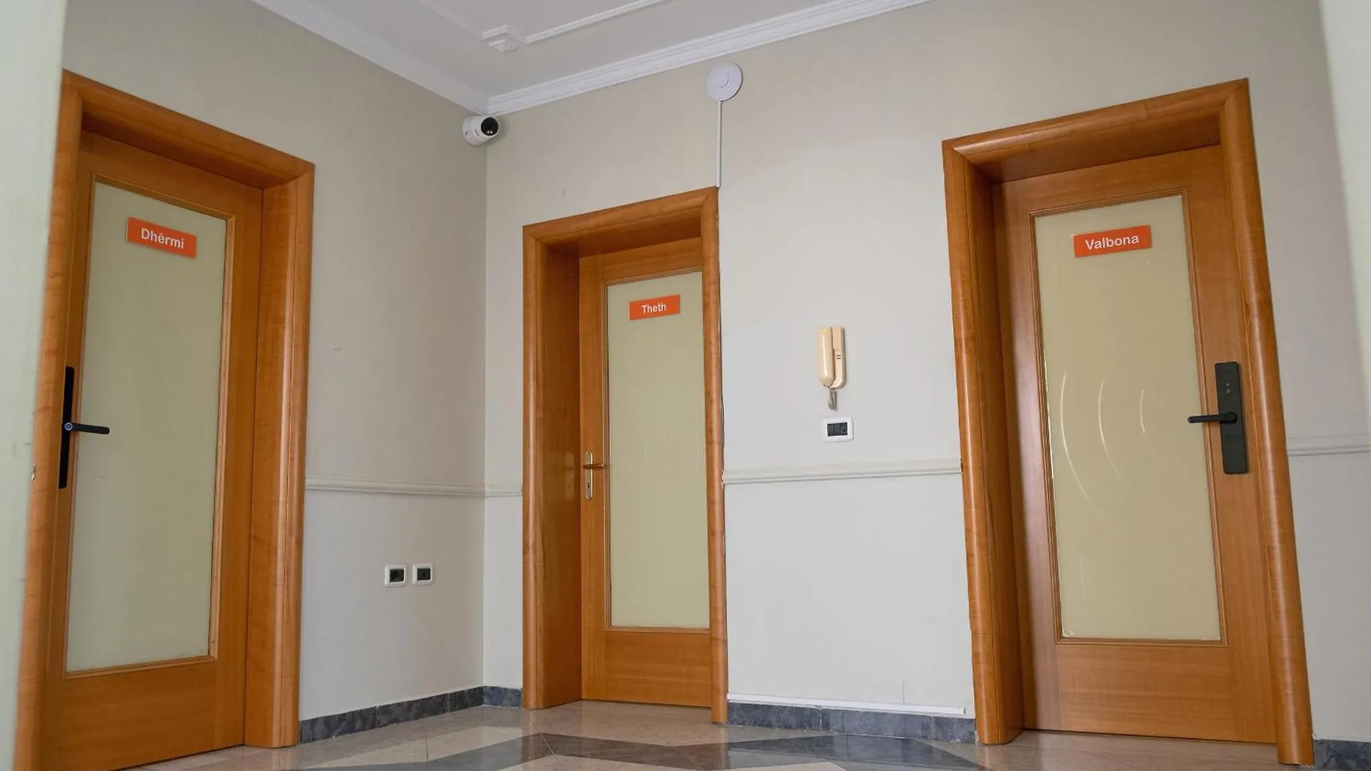 Mandarine Hostel Tirana Albania