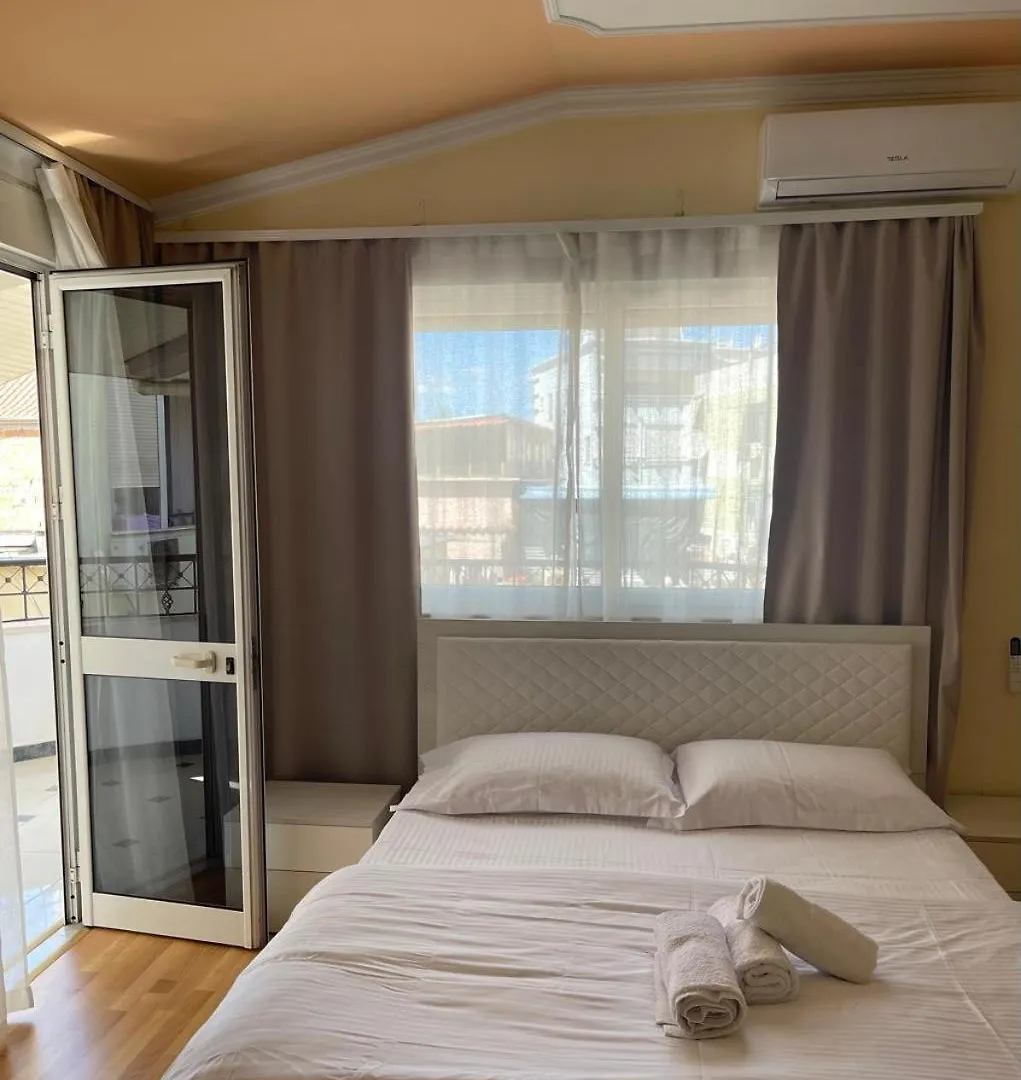 Mandarine Hostel Tirana 0*,  Albania
