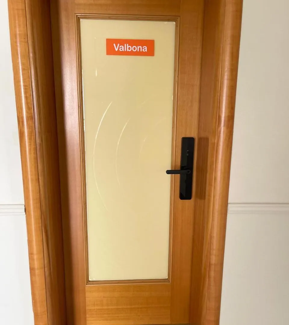 Mandarine Hostel Tirana
