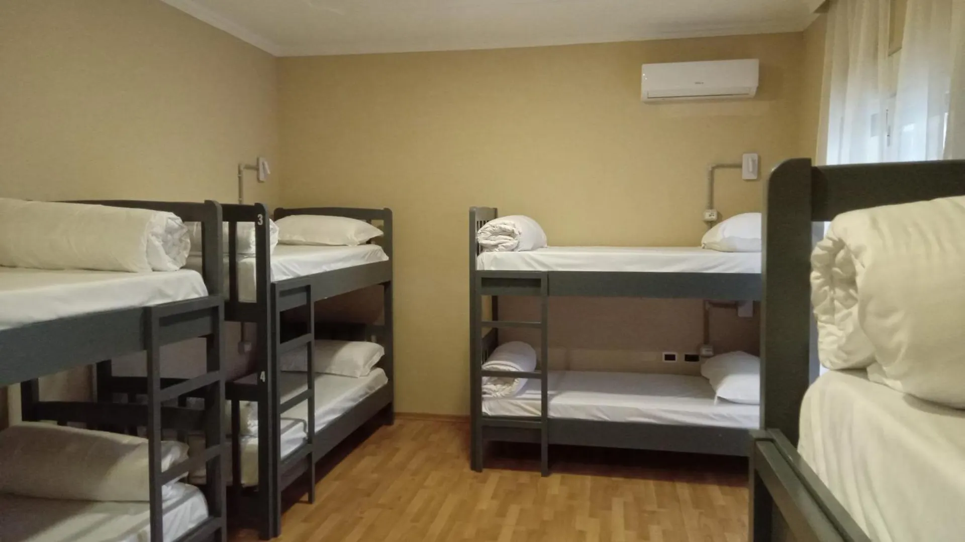Mandarine Hostel Tirana Albania